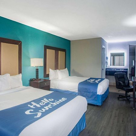 Days Inn By Wyndham Mobile I-65 Buitenkant foto