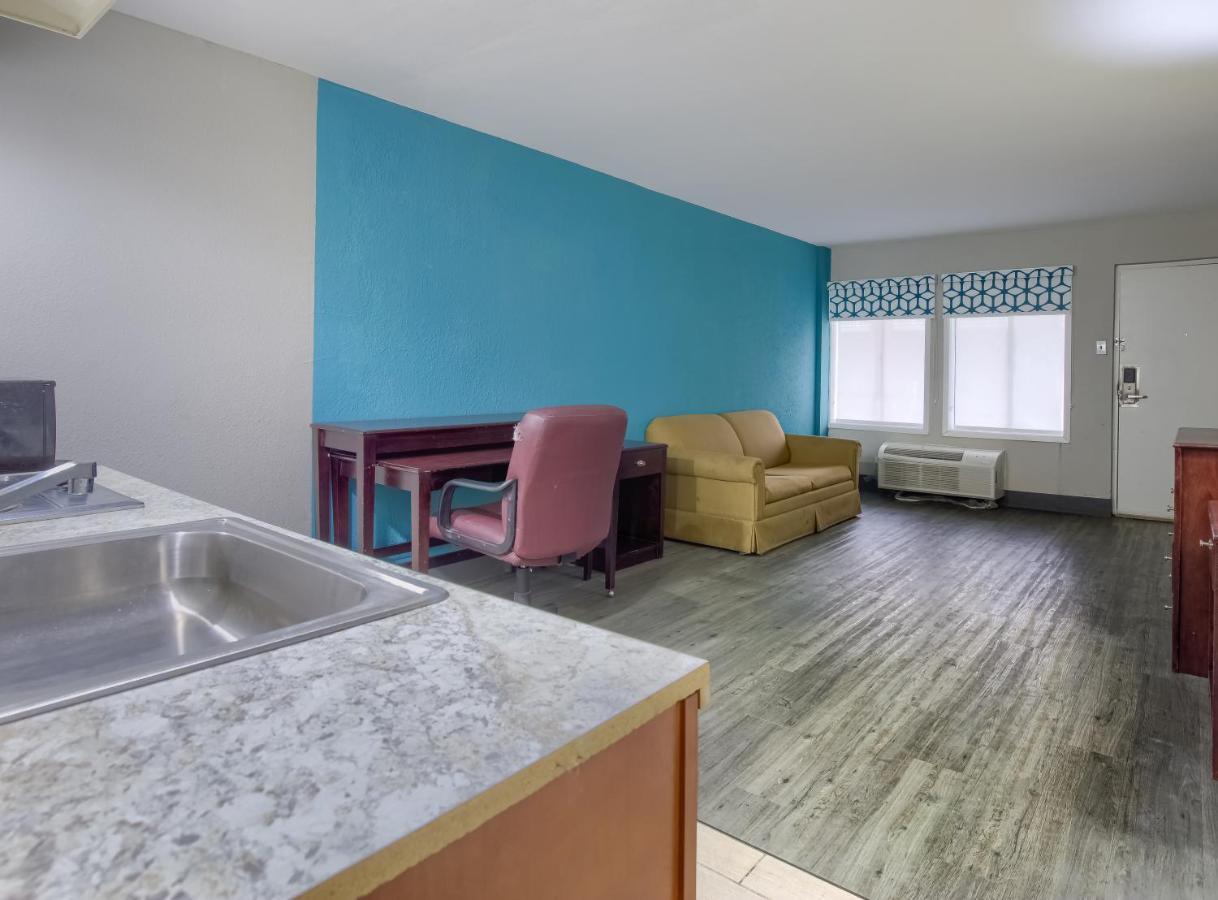 Days Inn By Wyndham Mobile I-65 Buitenkant foto