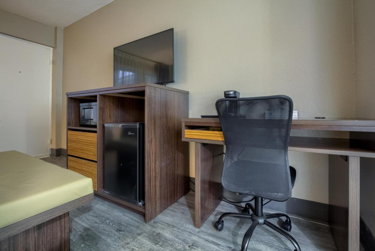 Days Inn By Wyndham Mobile I-65 Buitenkant foto