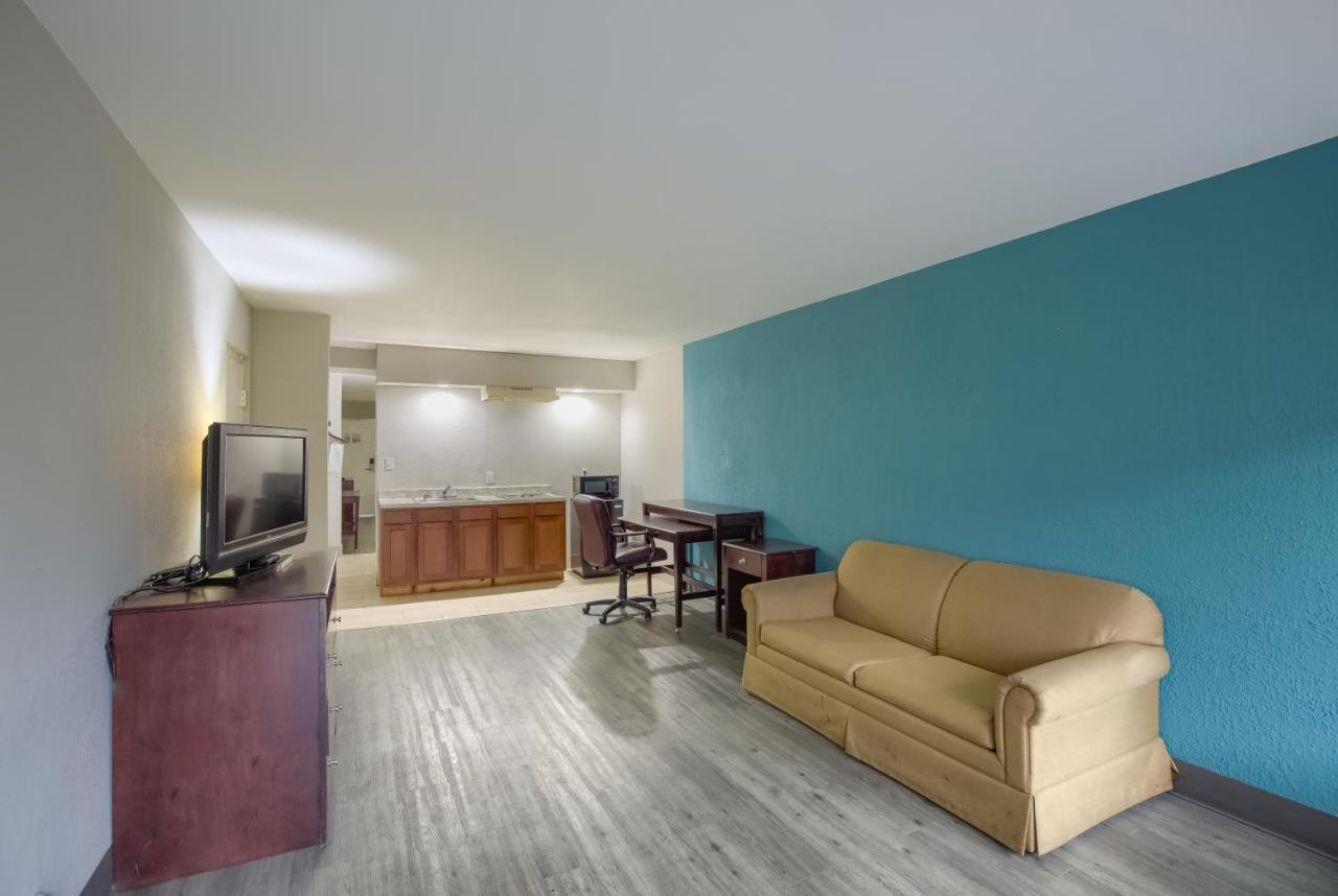 Days Inn By Wyndham Mobile I-65 Buitenkant foto