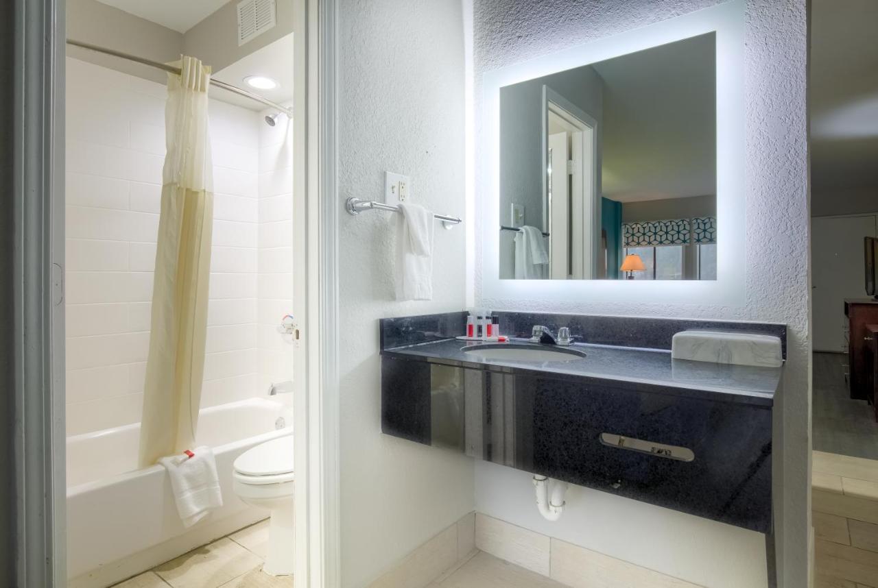 Days Inn By Wyndham Mobile I-65 Buitenkant foto
