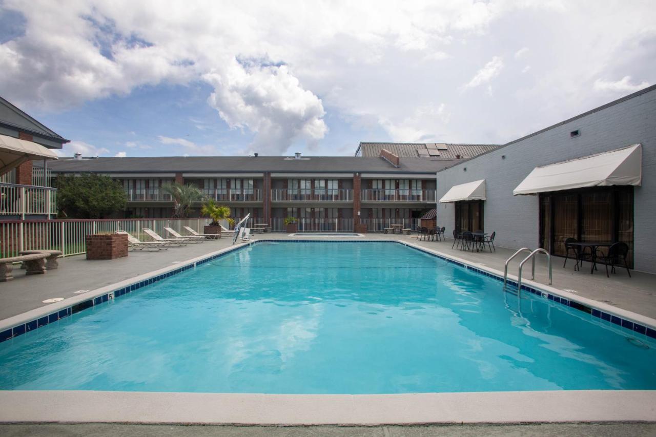 Days Inn By Wyndham Mobile I-65 Buitenkant foto