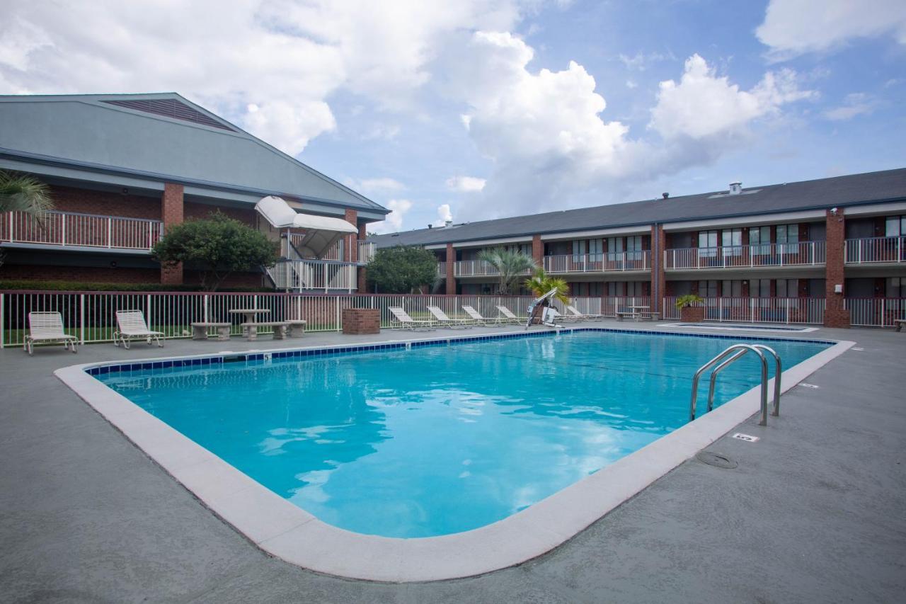 Days Inn By Wyndham Mobile I-65 Buitenkant foto