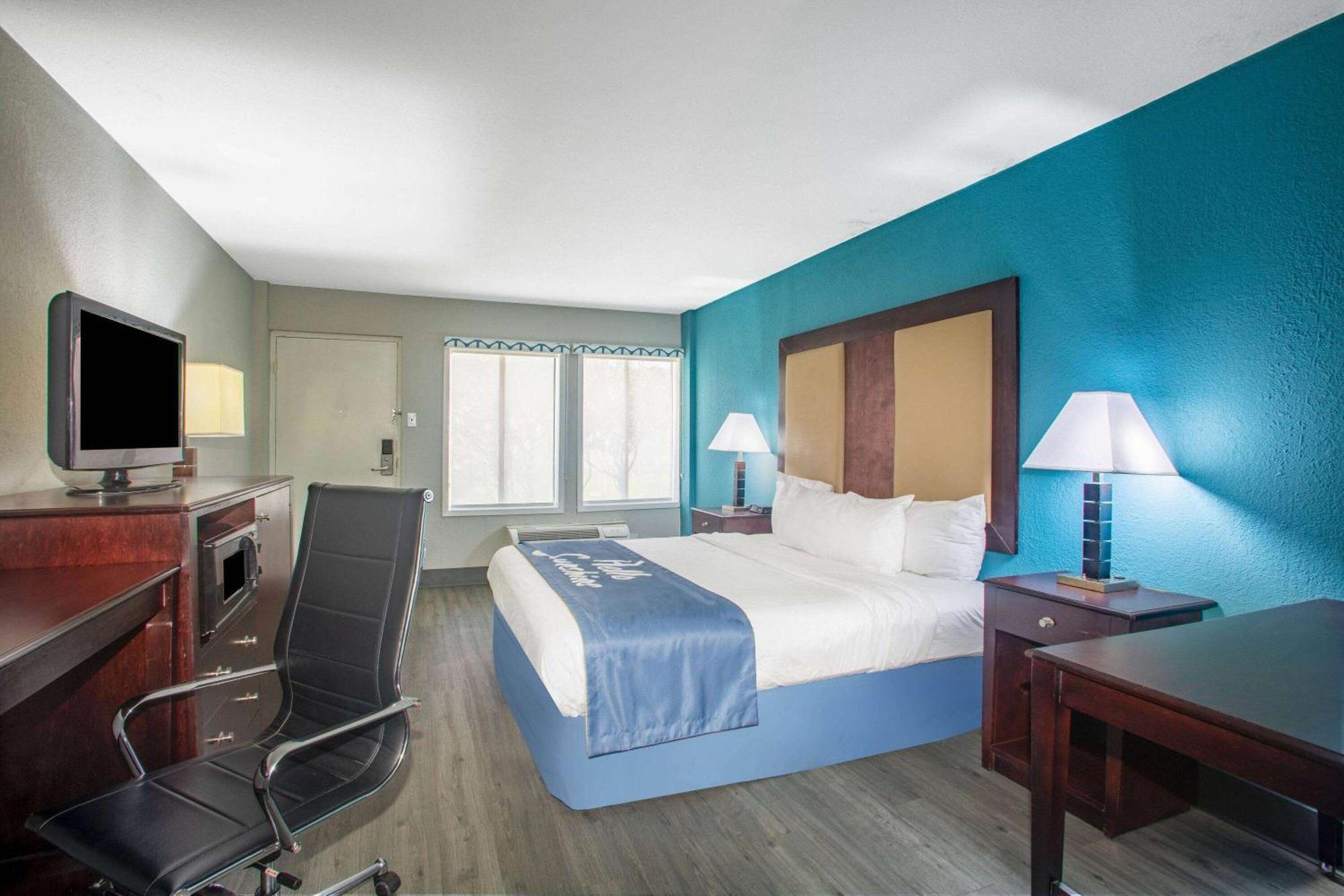 Days Inn By Wyndham Mobile I-65 Buitenkant foto