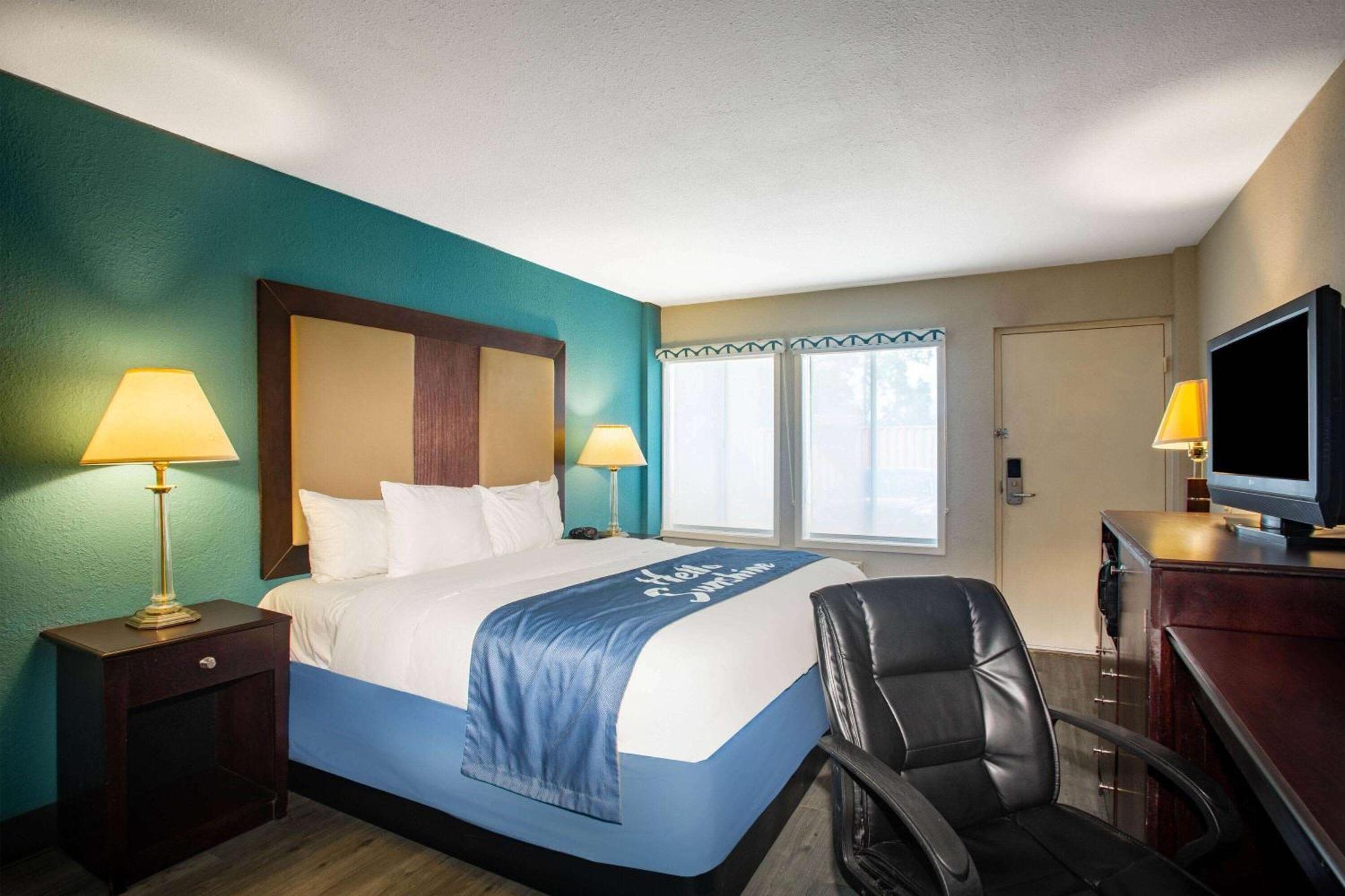 Days Inn By Wyndham Mobile I-65 Buitenkant foto